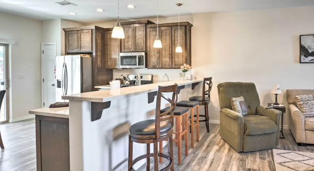 Pet-friendly Retreat - 1 Block to Colorado River!, Забронировать Дом для отпуска Виллы Буллхед-Сити, Вилла