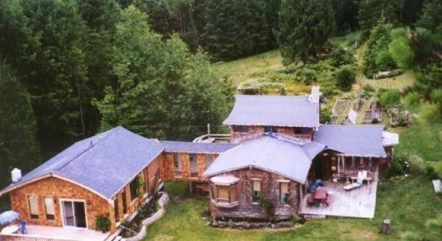 China Moon Bed & Breakfast, Prenota Hotel Denman Island 