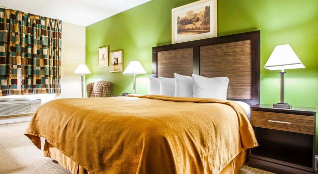 Номер Business Quality Inn & Suites Champaign North - Urbana