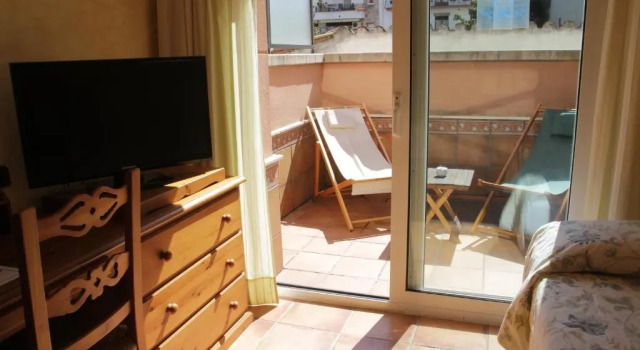 Трёхместный номер с балконом RVHotels Vila de Tossa