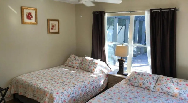 Коттедж Tiki Paradise House & pool - 10 min to Beach!