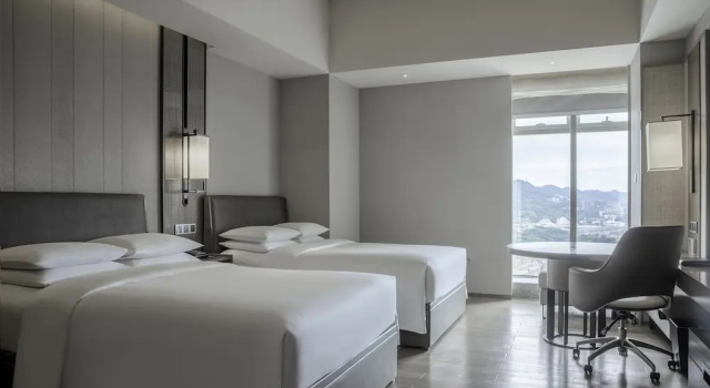 Четырёхместный номер Standard с видом на город Chongqing Marriott Hotel
