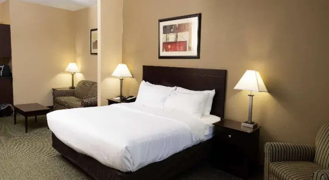 Люкс Country Inn & Suites Etown