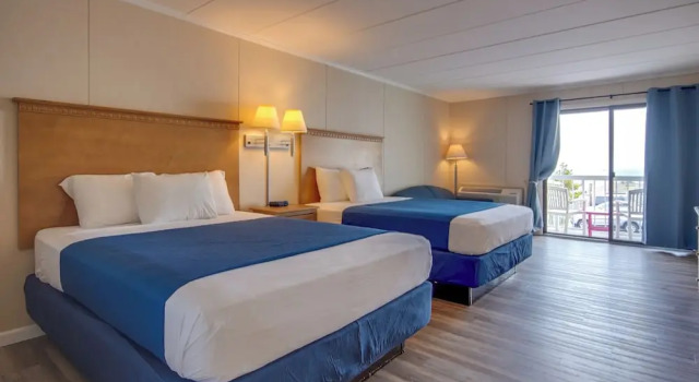Четырёхместный номер Standard c 1 комнатой с видом на океан Flamingo Motel