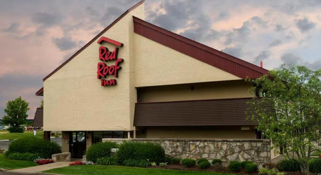 Кровать в общем номере Red Roof Inn Dayton North Airport