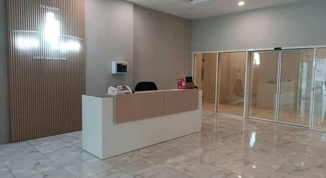 7th Floor Cozy Condo With Parking, Pool, Fitness !, Rezerwuj Apartament Hotele w Skopje z parkingiem, Parking