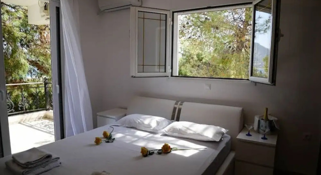 Aias Luxury Flat - Perfect Location, Book Hotel Eantio Salamina