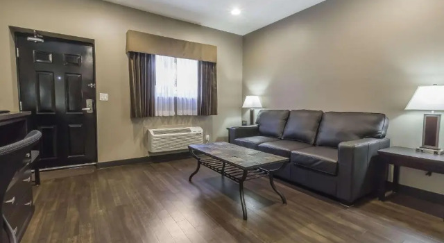 Полулюкс Quality Inn & Suites