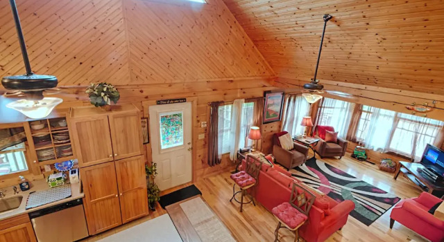 Guesthouse near Luray Caverns Holiday home 3, Забронировать Отель Лурей 