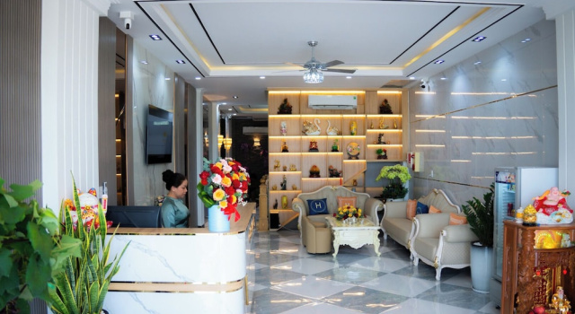 Queen Luxury Hotel