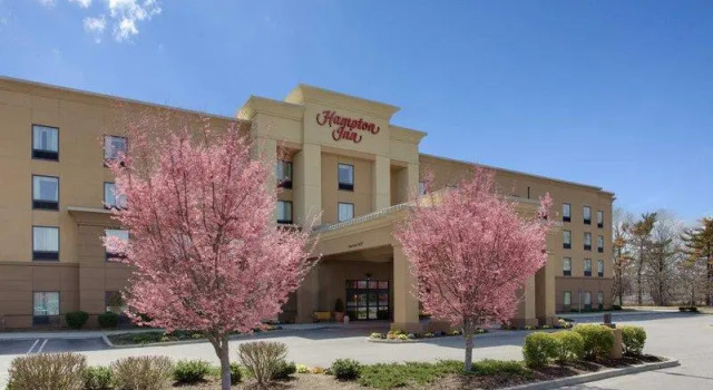 Кровать в общем номере Hampton Inn by Hilton Garden City Long Island