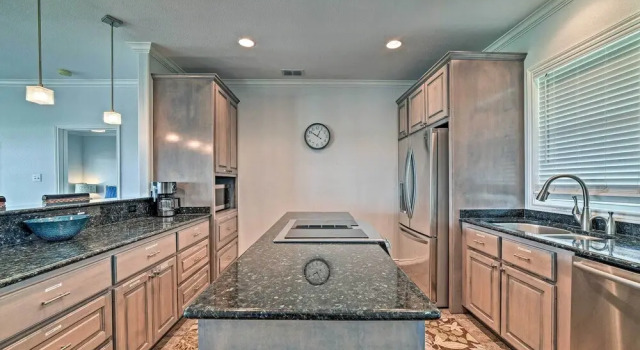 Коттедж Waterfront Rockport Home w/ Deck & Boat Ramp!