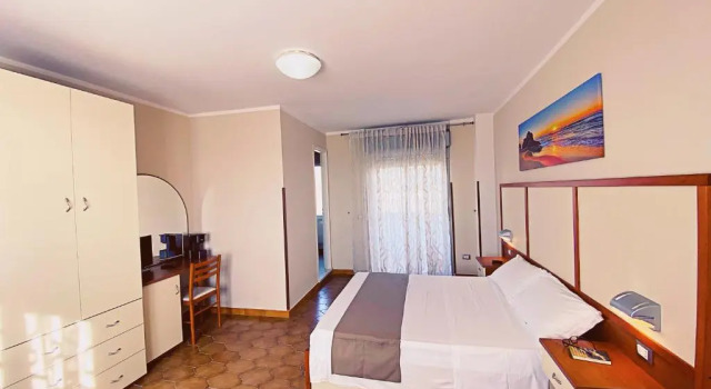 Residence Hotel Felix, Varaa Hotelli Brivadi 