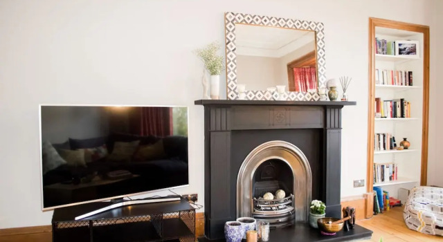 2 Bedroom Apartment in Edinburgh With Views, Забронировать Апартаменты/квартира Эдинбург Midlothian, рядом с Национальный музей Шотландии