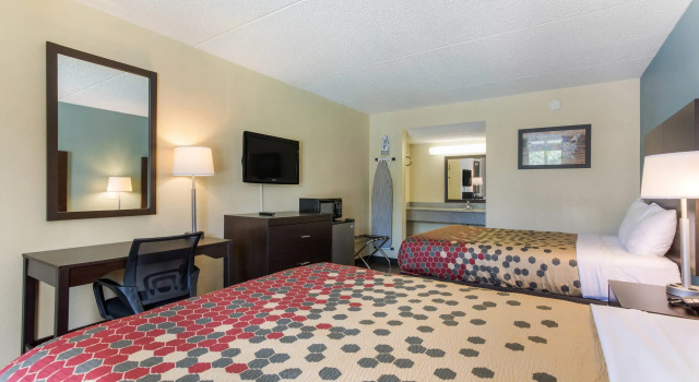 Четырёхместный номер Standard Econo Lodge Gallatin - Metro Nashville