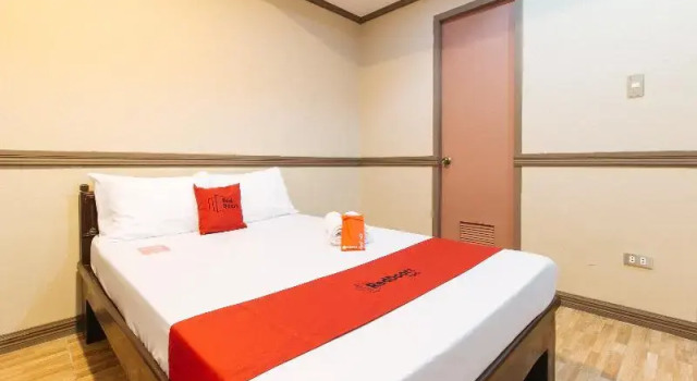 Номер Deluxe RedDoorz Plus at Canley Residential