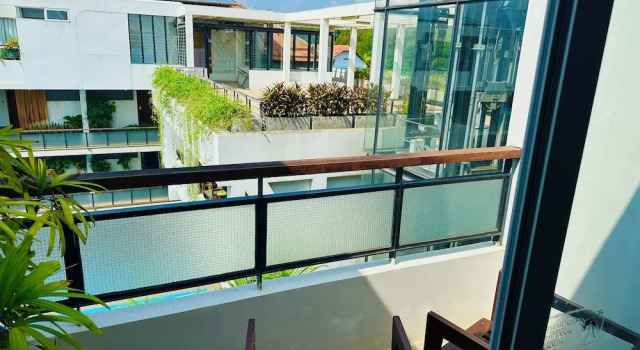 Двухместный номер Deluxe с балконом и с видом на бассейн Somadevi Residence