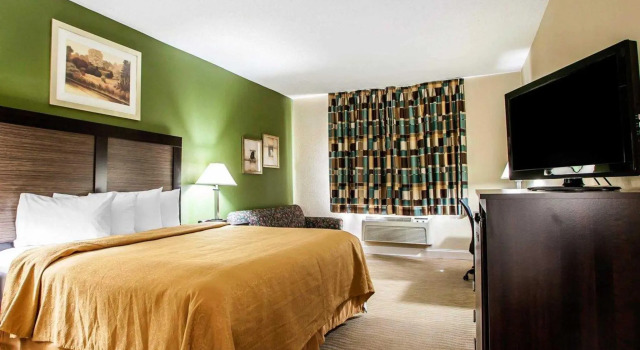 Люкс Quality Inn & Suites Champaign North - Urbana