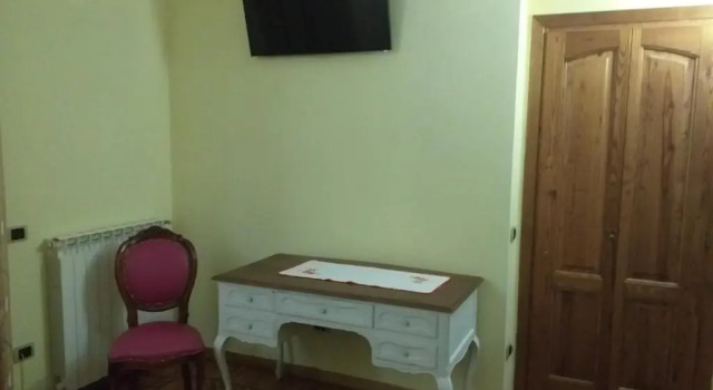 B&B Villa Roberta, Book Bed and Breakfast Hoteller i Lake Vico med parkering, Parkering