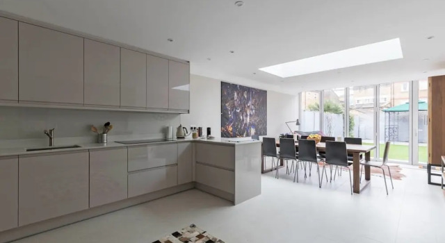 Gorgeous 5 Bed / Sleeps 10 - in Battersea Village, Забронировать Отель Отели Баттерси 3 звезды, 3*