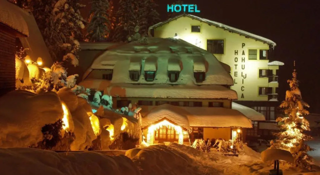 Hotel Pahuljica, Забронировать Отель Отели Власич с парковкой, Парковка