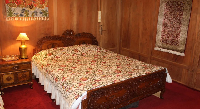 Wangnoo Worth Houseboats