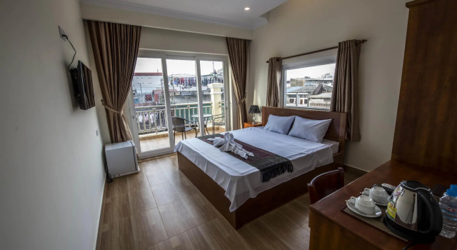 Двухместный номер Deluxe с балконом Phnom Penh Le Vincent Hotel