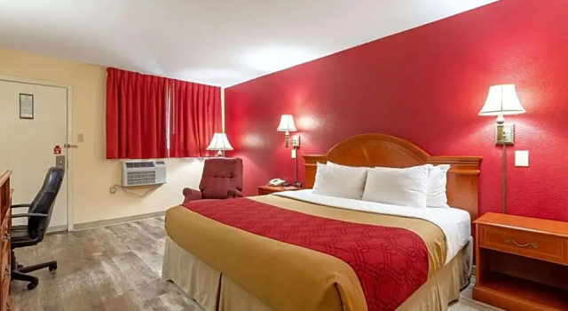 Люкс Econo Lodge Inn & Suites Santa Rosa
