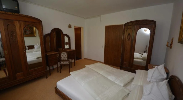 Arlberg Motel Ski-In & Ski-Out access to Austrias largest ski area, Book Motel Motels in Vorarlberg, Motel