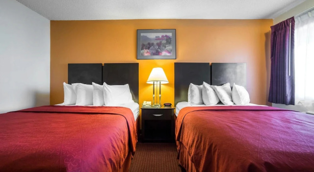 Четырёхместный номер Standard с видом на внутренний двор Rodeway Inn Kingman Route 66