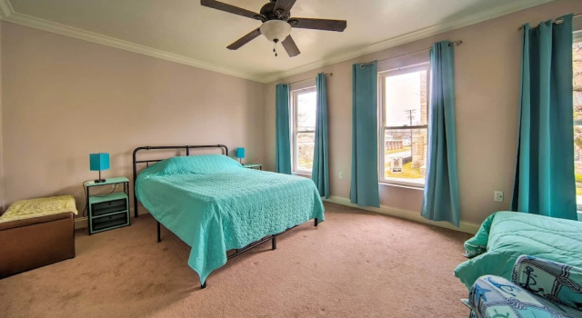 1 Block to Bridge Street: Lake Erie Vacation Home!, Book Hotel 3-stjernede hoteller i Ashtabula, 3*