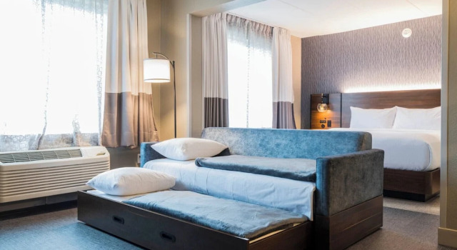 Люкс c 1 комнатой Four Points by Sheraton Columbus-Polaris