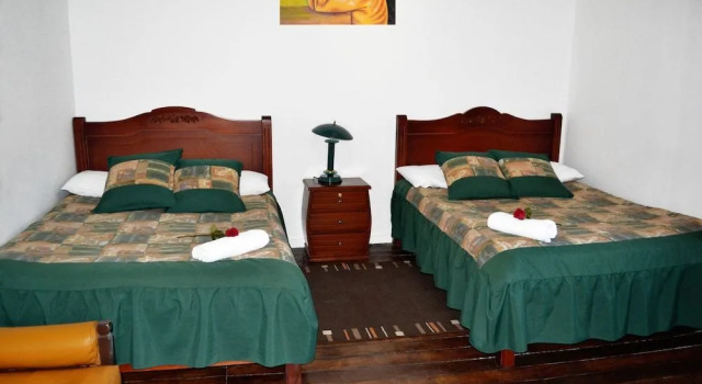Colonial House Inn, Book Hostel Cheap Hotels in Sierra