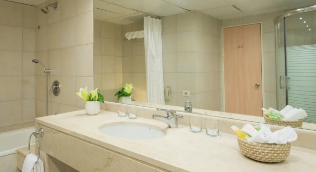 Люкс с 2 комнатами Leonardo Club Hotel Dead Sea - Все включено