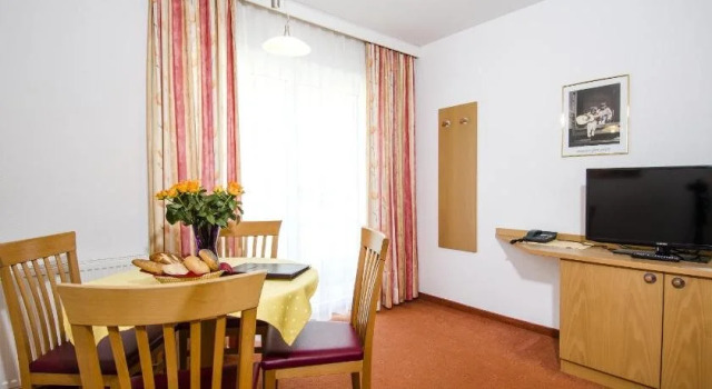 Apart Anna-Maria, Rezerwuj Hotel Hotele w Tyrol z parkingiem, Parking