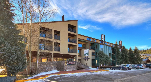Beautiful Condo, Ski Out Your Back Door - FP202 by RedAwning