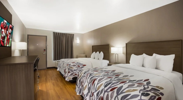 Четырёхместный номер Deluxe Red Roof Inn & Suites Thomasville