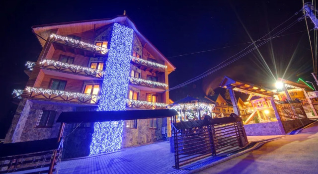Villa Elena, Book Villa Sommerhuse i Bukovel Ski, Hytte