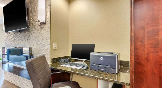 Comfort Inn Lenoir City, Varaa Hotelli 5 tähden hotellit kohteessa Loudon, 5*