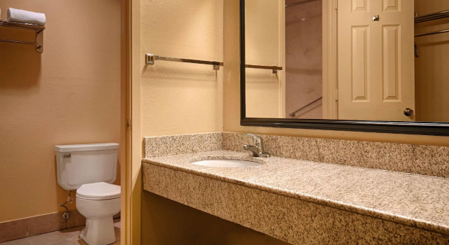 Четырёхместный номер Standard Red Roof Inn & Suites Sulphur Springs