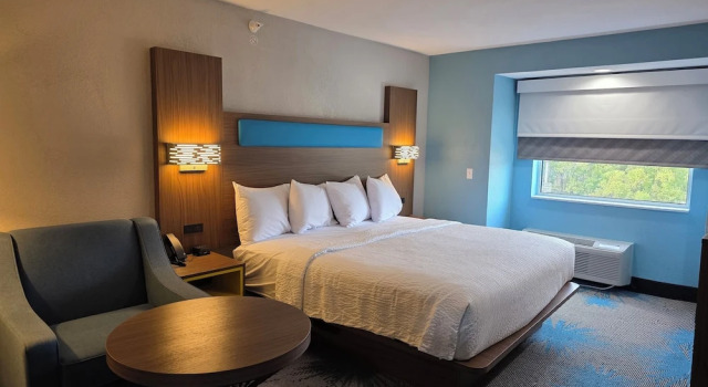 Двухместный номер Deluxe Days Inn & Suites by Wyndham Brandon Amphitheater