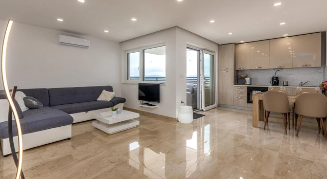 Nice Apartment in Crikvenica With Outdoor Swimming Pool, Wifi and 2 Bedrooms, Забронировать Апартаменты/квартира Отели Приморско-Горанской жупания с парковкой, Парковка