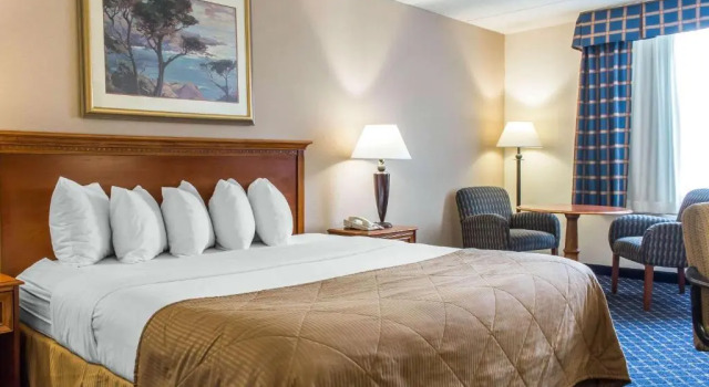 Номер Standard Clarion Hotel & Conference Center Ronkonkoma MacArthur Airport