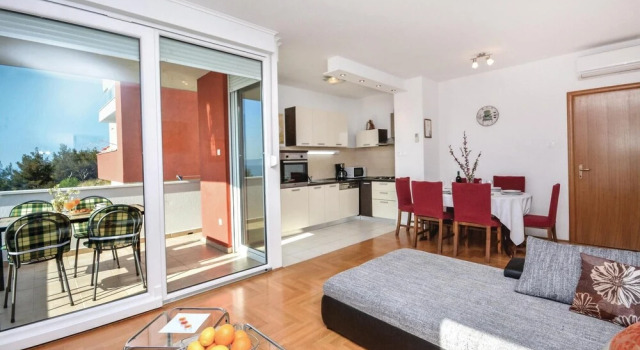 Amazing Home in Podstrana With Wifi and 2 Bedrooms, Забронировать Отель Отели Подстраны 3 звезды, рядом с Частный Пляж «Апартмани Лена», 3*
