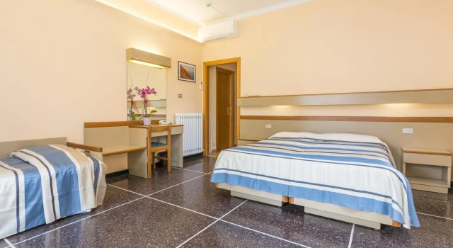 Hotel Villa Delibera, Забронировать Отель Отели в центре Варацце с завтраком, отели в центре Варацце с завтраком