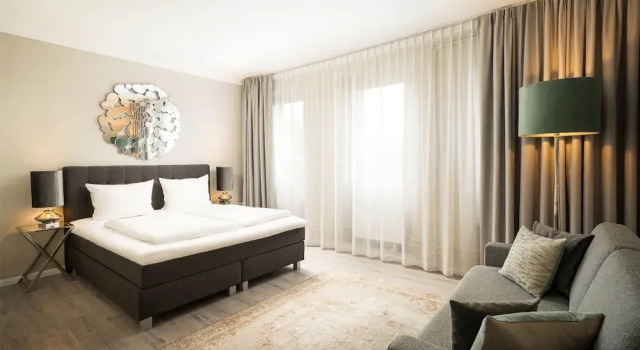 Четырёхместный номер Standard elaya hotel hannover city, Trademark by Wyndham