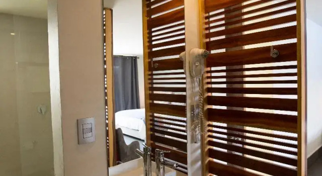Четырёхместный номер Standard с балконом Hotel Helverica