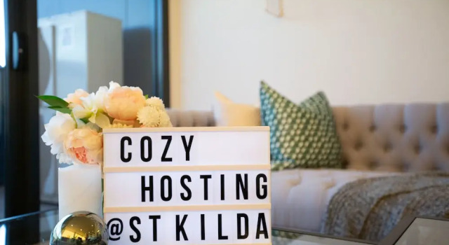 107light Filled Cozy Apt in the Heart of St Kilda, Book Hotel Melbourne 