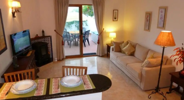 1 Bed Traditional Holiday Rental Cottage Oasis Capistrano Nerja Spain, Забронировать Дом для отпуска Коттеджи Нерха, рядом с Пляж Бурриана, Коттедж