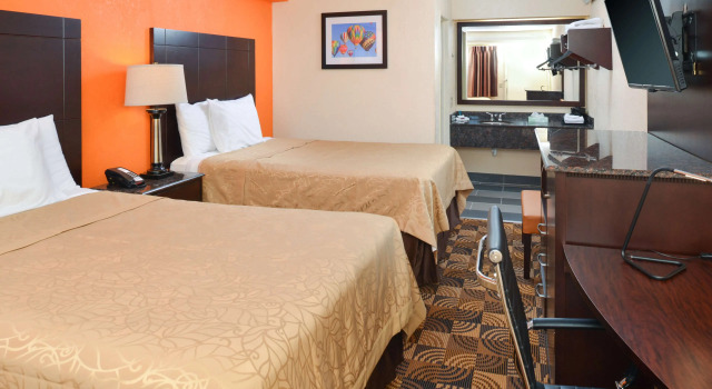 Четырёхместный номер Standard Americas Best Value Inn Pittsburgh Airport